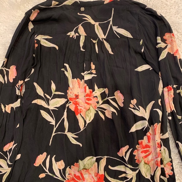 Billabong floral bell sleeve blouse - Picture 2 of 5